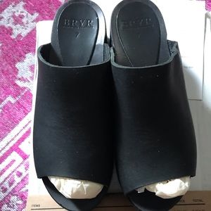 Bryr open toe clog sandals